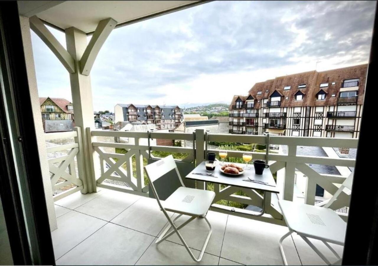 Appartamento Sejour Authentique - Balcon, Parking & Wifi Ultra-Rapide Deauville Esterno foto